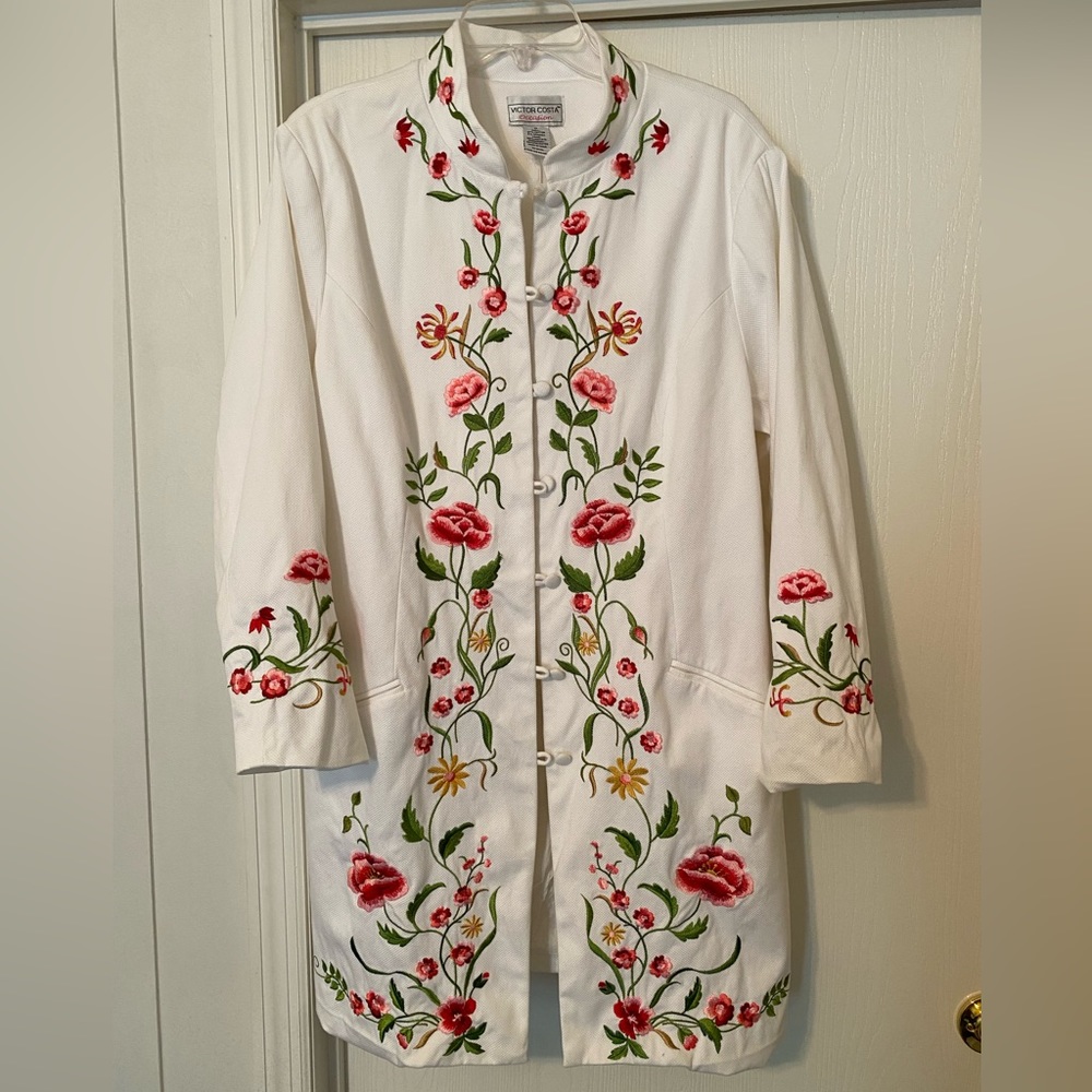 Beautiful Victor Costa Collection White Embroidered Floral Duster Coat